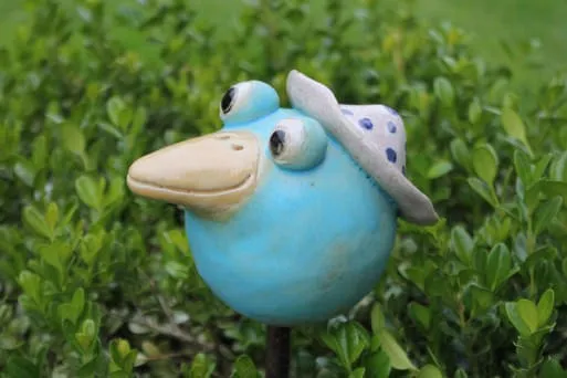 Vogel-mit-Hut- Vogel-mit-Hut-